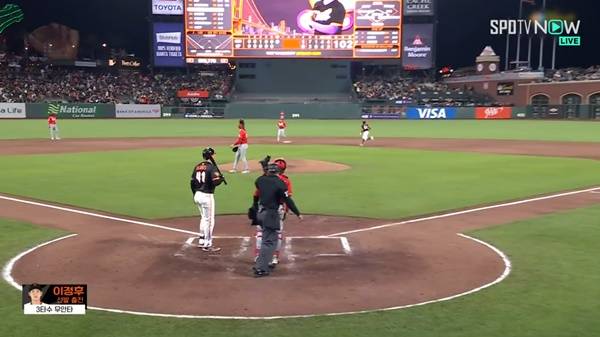 2루로 뛰는 이정후. ⓒSPOTV 중계화면 캡처