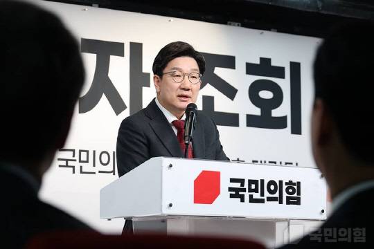 지난 4월7일 서울 여의도 국민의힘 중앙당사에서 열린 사무처당직자 조회에 권성동 원내대표가 참석해 발언하고 있다.<국민의힘 홈페이지 사진>