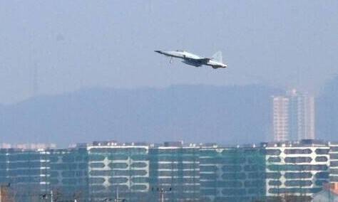 수원 일대를 비행 중인 전투기.(사진은 기사 내용과 관련 없음) 수원시 제공