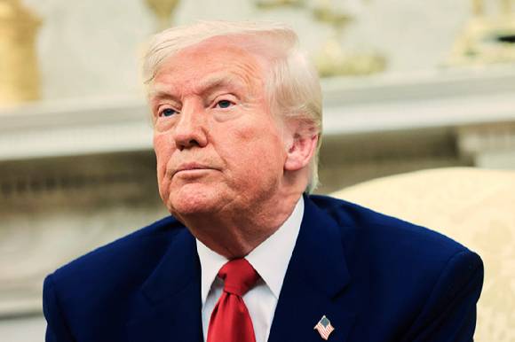 도널드 트럼프 미 대통령이 7일 (현지시간) 백악관 집무실에서 기자회견을 하고 있다. [사진=AP/연합뉴스]