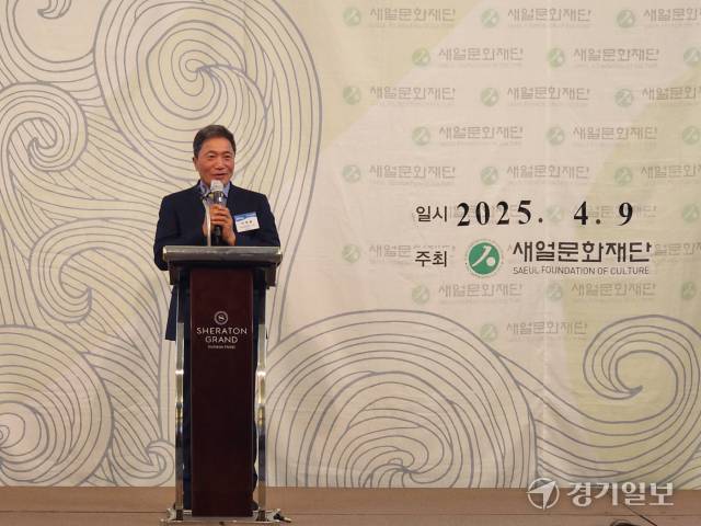 이학재 인천국제공항공사 사장이 9일 인천 연수구 쉐라톤그랜드인천호텔에서 열린 제454회 새얼아침대화 강연자로 나서 인천공항을 소개하고 있다. 이병기기자