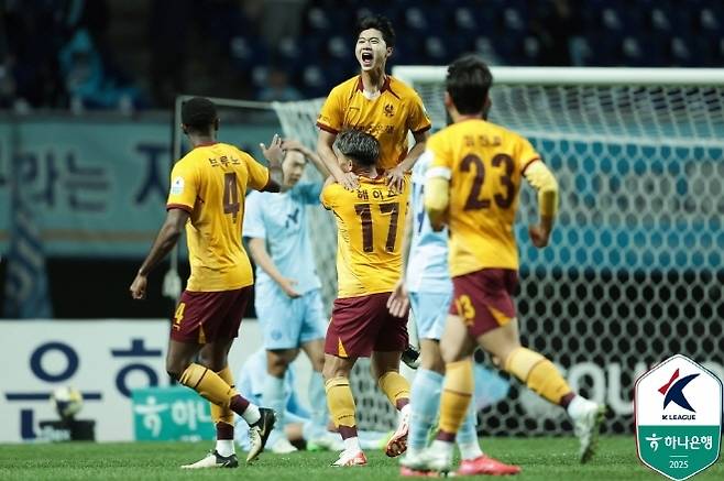 기뻐하는 강희수. 사진=한국프로축구연맹