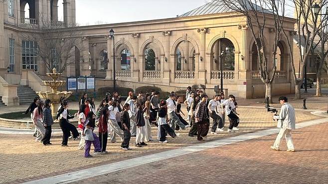 [수원=뉴시스] 2025 케이팝 인터내셔널 트레이닝 캠프. (사진=경기도 제공) 2025.04.09. photo@newsis.com *재판매 및 DB 금지