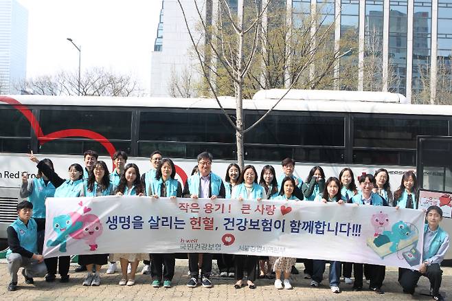 국민건강보험공단 서울강원지역본부 직원의 자발적인 동참으로 진행된 '생명나눔, 헌혈' 캠페인 모습. 공단측 제공