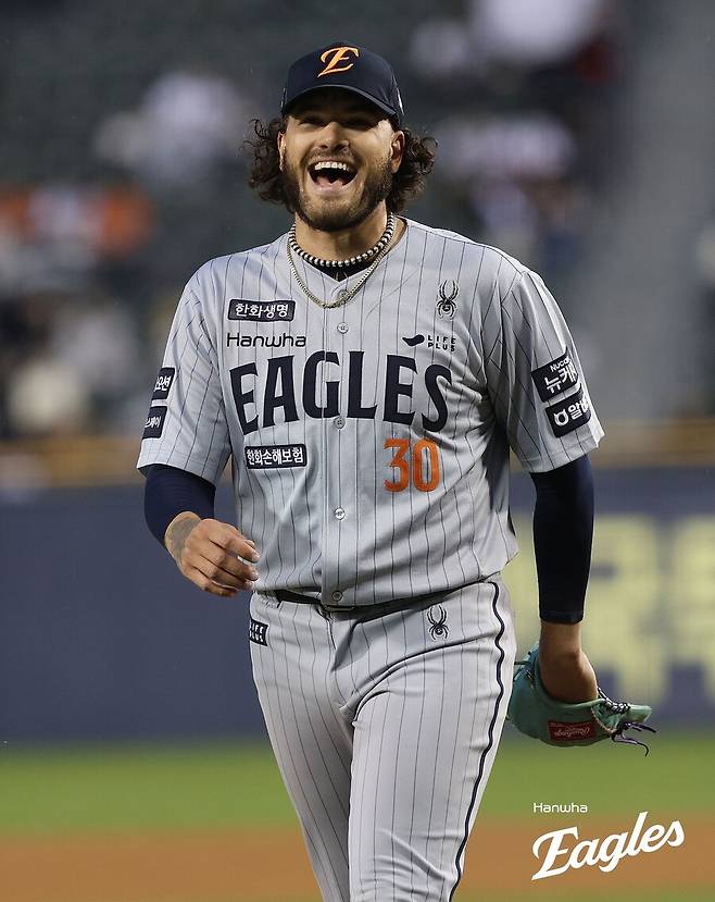 ▲ 9일 두산을 상대로 101구를 던지며 6이닝 4실점을 기록한 코디 폰세. ⓒ 한화 이글스