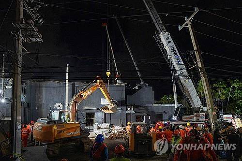 구조 작업 진행 중인 도미니카공화국 나이트클럽 붕괴사고 현장 [AFP=연합뉴스. 재판매 및 DB 금지]