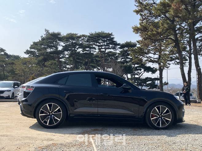 포르쉐 마칸 일렉트릭