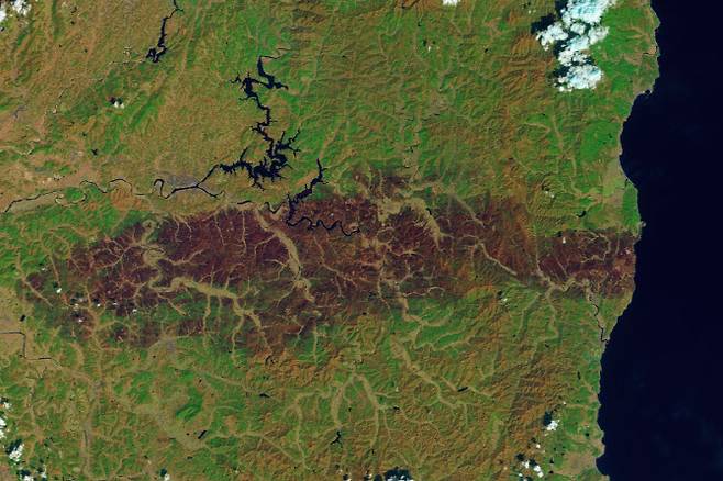 나사 위성 랜드샛9호가 촬영한 경북 지역 산불의 흔적. (사진=나사 지구관측소)