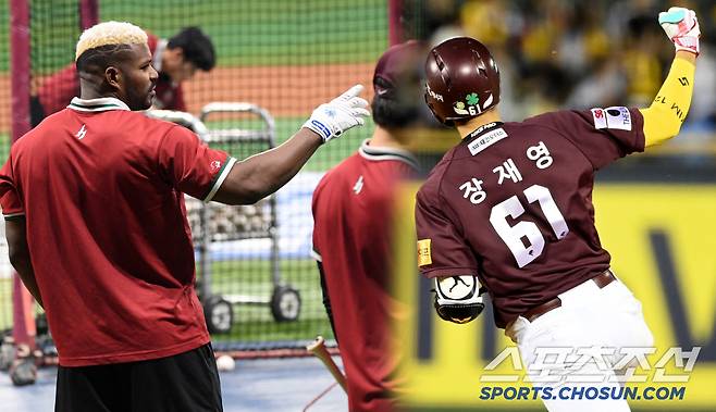 타자 전향 2년 차 9억팔 장재영의 타격 코치를 자처한 푸이그. 고척=박재만 기자 pjm@sportschosun.com