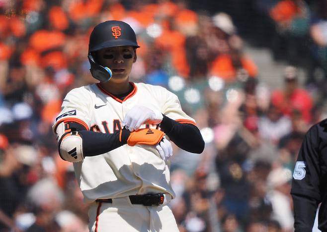 4회말 무사 1루서 3루타를 치고 나간 이정후. Imagn Images연합뉴스