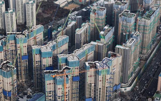 서울 시내 아파트 신축 현장 모습. / 연합뉴스