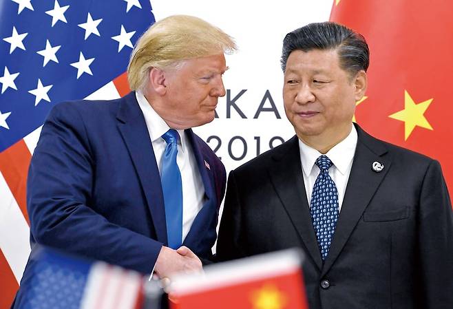 2019년 6월 일본 오사카에서 열린 G20 정상회의에서 만난 도널드 트럼프(왼쪽) 당시 미국 대통령과 시진핑 중국 국가주석. /AP=연합뉴스