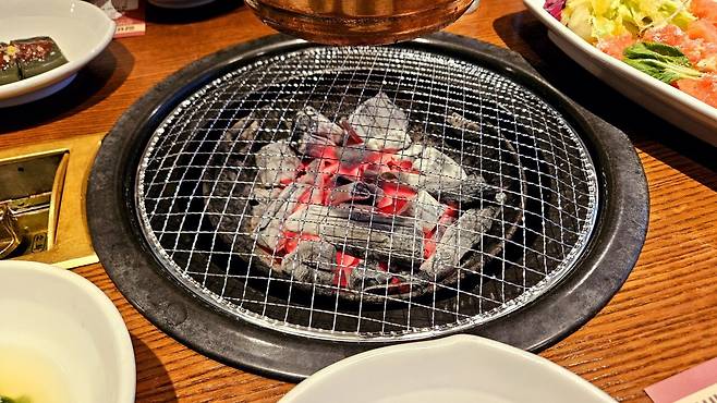 20250409_182208.jpg 회사 대표님이 사주신 한우 그리고 선물