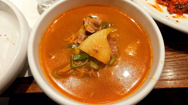 20250409_191814.jpg 회사 대표님이 사주신 한우 그리고 선물