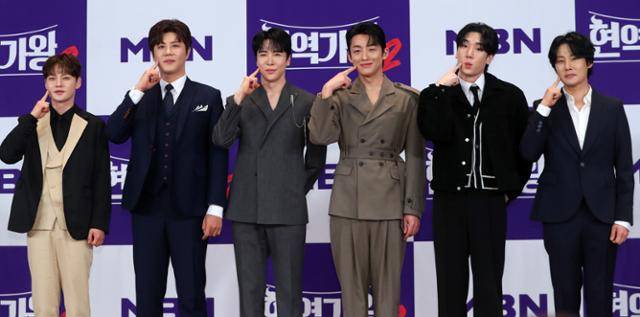 가수 박서진(왼쪽부터) 진해성 에녹 신승태 최수호 강문경이 출연한 MBN '현역가왕2' 제작진이 공정성 논란에 입을 열었다. 뉴시스