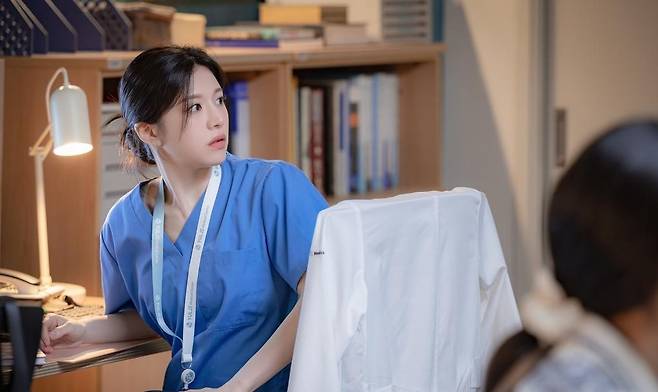 "Resident Playbook," starring Go Youn-jung (tvN)