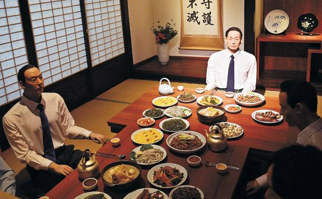 옛 군수관사를 활용해 만든 ‘울릉도에서 만나는 박정희 1962’에 재현해놓은 박정희 국가재건최고회의 의장의 저녁식사 장면.