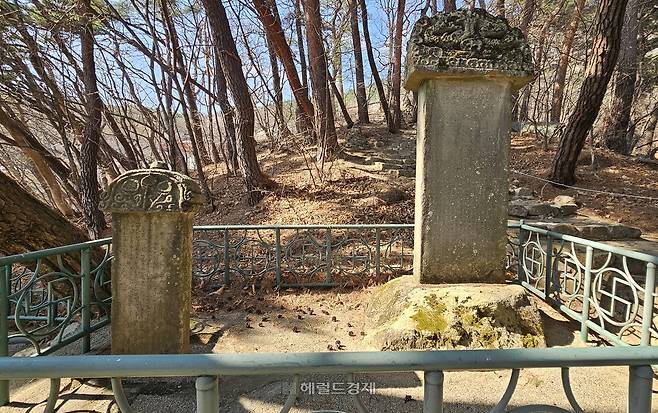 아도화상사적비(오른쪽), 불량답시주질비