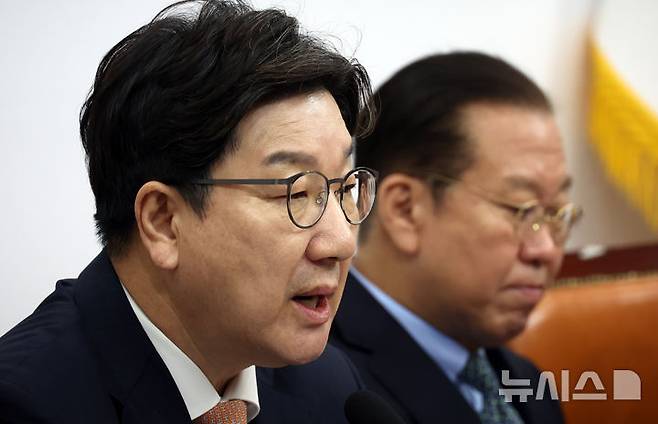 [서울=뉴시스] 고승민 기자 = 권성동 국민의힘 원내대표가 10일 서울 여의도 국회에서 열린 비상대책위원회의에서 발언하고 있다. 2025.04.10. kkssmm99@newsis.com