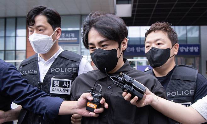 집단으로 마약류를 투약한 혐의로 재판에 넘겨진 유튜버 BJ 세야가 1심에서 징역 3년 6개월을 선고받았다. 뉴스1