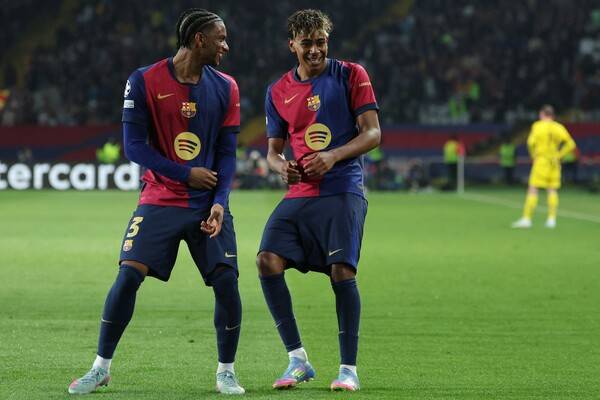 ▲ FC바르셀로나 로베르트 레반도프스키와 라민 야말. ⓒ연합뉴스/REUTERS/EPA/AFP