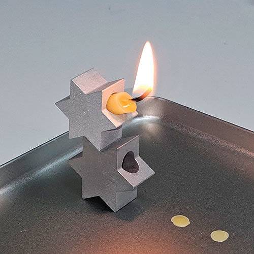 X 사용자 헤일메리가 디자인한 핼리 혜성 초와 촛대. 헤일메리 X(옛 트위터) 계정 캡처