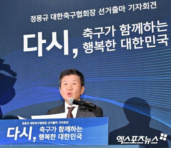 영국 정론지 '가디언'이 10일(한국시간) 오는 2028년 열리는 LA 올림픽에서 남녀 축구 출전팀 숫자에 변화가 있다고 전했다.&nbsp;매체에 따르면 IOC는 이러한 결정을 한 배경으로 특히 미국에서 급격히 증가하는 여자 팀 스포츠 인구의 증가를 꼽았으며 대회 포맷의 변화가 이러한 급격한 성장을 반영한다고 밝혔다.&nbsp;엑스포츠뉴스DB