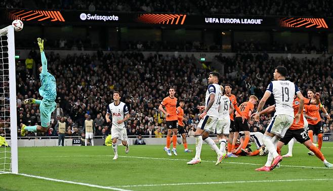 선방하는 카우앙 산투스의 모습. 사진=AFPBB NEWS