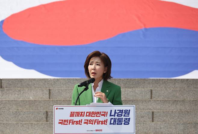 국민의힘 나경원 의원이 11일 서울 여의도 국회 본청 앞 계단에서 대선 출마 선언을 하고 있다.(사진=연합뉴스)