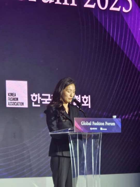 성래은 한국패션협회장이 11일 서울 여의도 FKI센터에서 축사를 하고 있다. (사진=김정유 기자)