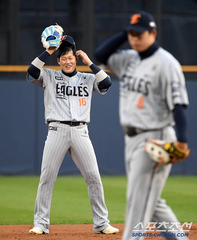 10일 잠실구장에서 열린 두산 베어스와 한화 이글스의 경기. 한화 하주석이 몸을 풀고 있다. 잠실=박재만 기자 pjm@sportschosun.com/2025.04.10/