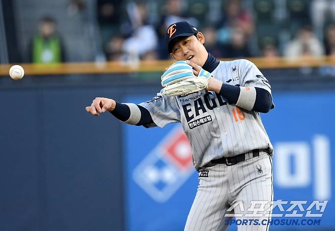 10일 잠실구장에서 열린 두산 베어스와 한화 이글스의 경기. 한화 하주석이 몸을 풀고 있다. 잠실=박재만 기자 pjm@sportschosun.com/2025.04.10/