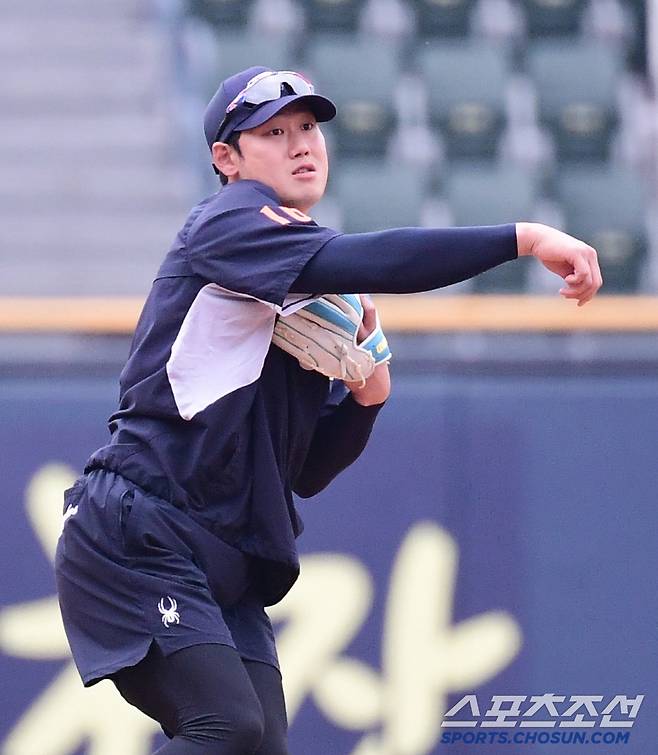 9일 잠실구장에서 열리는 KBO리그 두산과 한화의 경기. 수비 훈련을 하고 있는 한화 하주석. 잠실=송정헌 기자songs@sportschosun.com/2025.04.09/