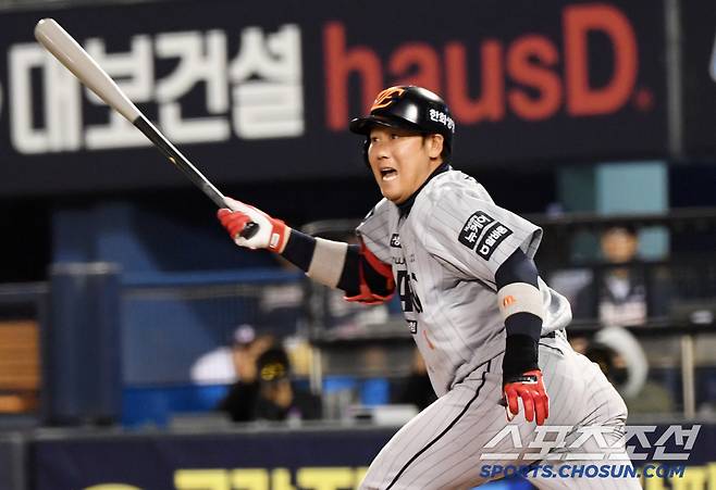 10일 잠실구장에서 열린 두산 베어스와 한화 이글스의 경기. 6회초 2사 2.3루 한화 하주석이 내야 안타를 치고 있다. 잠실=박재만 기자 pjm@sportschosun.com/2025.04.10/