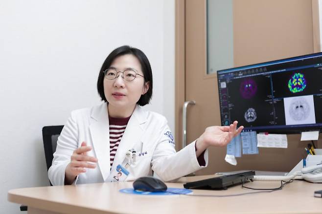 유달라 경희대병원 신경과 교수가 파킨슨병에 대해 설명하고 있다. 경희대병원 제공.