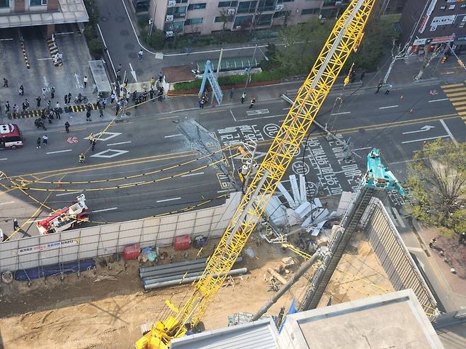 20250411_151250.jpg 현시각 영등포 전봇대 초전박살