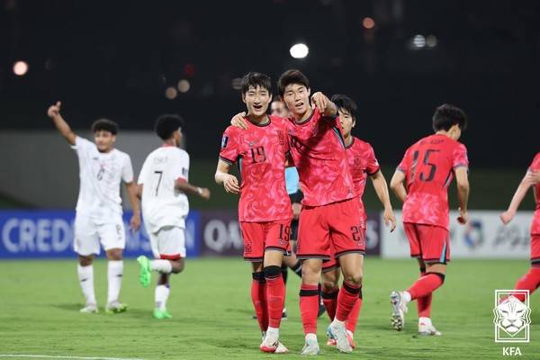 김은성(왼쪽), 구현빈(이상 대한민국 U17 축구대표팀). 대한축구협회 제공