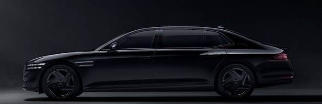 제네시스 G90 롱 휠베이스 블랙 모델. 사진=제네시스 홈페이지 캡처