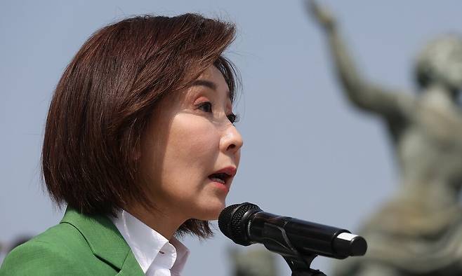 나경원 국민의힘 의원이 11일 서울 여의도 국회 본청 앞 계단에서 대선 출마 선언을 하고 있다. 연합뉴스