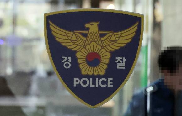 외박을 일삼은 딸에게 화가나 흉기를 가지고 딸을 협박한 40대 아버지가 경찰에 붙잡혔다. 본 기사와 무관한 이미지. [사진=연합뉴스]