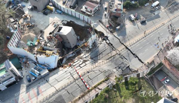 11일 경기도 광명시 일직동 신안산선 제 5-2공구 공사 현장에서 이날 오후 3시 37분께 붕괴 사고가 발생했다. 사진은 사고 현장. 조병석기자