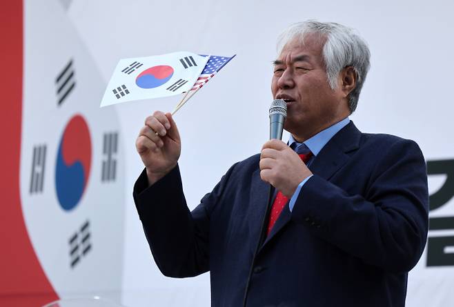 전광훈 사랑제일교회 목사가 제22대 총선 당시 자유통일당 비례대표 공천 대가로 금전을 요구했단 혐의에 대해 "해트닝일 뿐"이라고 말했다. 사진은 전 목사가 지난 2월18일 대구 중구 반월당에서 열린 '3.1절 천만혁명을 위한 지역 국민대회'에 참석해 발언하는 모습. /사진=뉴시스
