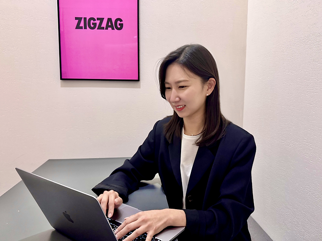 박소을 카카오스타일 브랜드패션리더는 7일 경기 성남시 카카오스타일 판교사옥에서 가진 헤럴드경제와 인터뷰에서 지그재그 서비스 강점에 대해 말하고 있다.  [카카오스타일 제공]