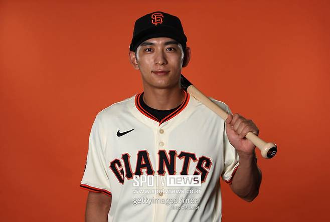 ▲ ESPN은 이정후가 루이스 아라에스를 제치고 2025년 시즌 내셔널리그 타격 타이틀을 차지할 것이라고 바라봤다.