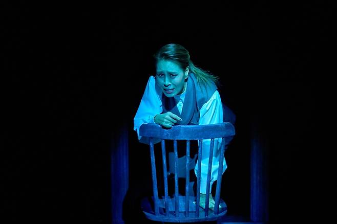 배우 최정원은 연극 <지킬앤하이드>에서 1인다역으로 선과 악이 공존하는 인간의 내면을 섬뜩하고 애잔하게 표현했다. / 글림아티스트·글림컴퍼니 제공