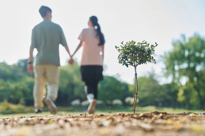 산책은 스트레스를 낮추고 뇌가 긴장에서 회복되는 것을 돕는다. [사진= 게티이미지뱅크]