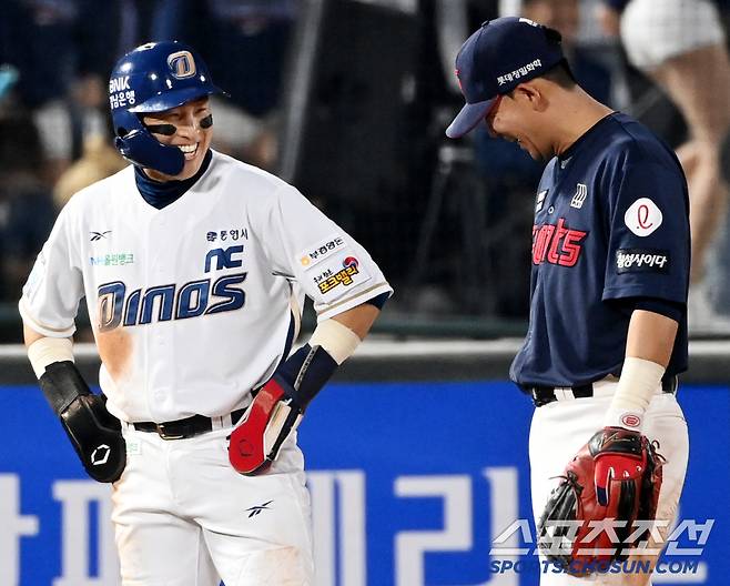 눈빛만 봐도 다 아는 친구들의 만남, 지켜보기만 해도 반가움이 느껴졌다.