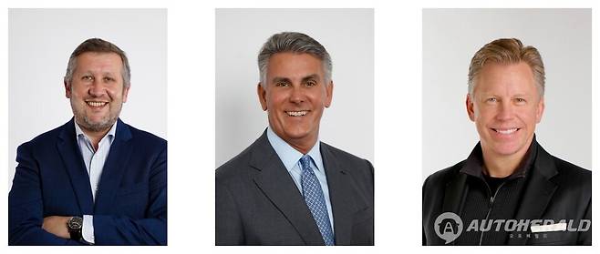 현대차가 호세 무노스 사장 직속 글로벌 임원 인사를 단행했다. 사진 왼쪽부터 시몬 왈루스(Szymon Walus) 전략·거버넌스 총괄 부문 수석 부사장, 롭 그래프턴(Rob Grafton), 글로벌 딜러 개발 수석부사장, 트레버 헤일(Trevor Hale) PR·커뮤니케이션 부문 부사장. (현대자동차)