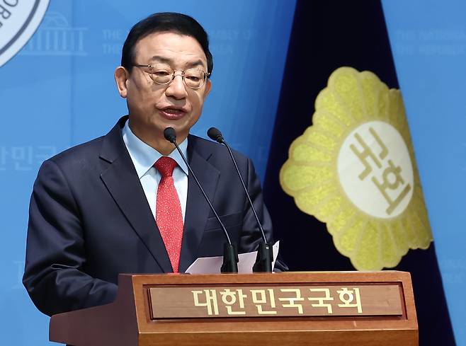 이정현 전 새누리당 대표가 8일 오전 서울 여의도 국회 소통관에서 제21대 대통령선거 출마 선언 기자회견을 하고 있다. 2025.4.8/뉴스1