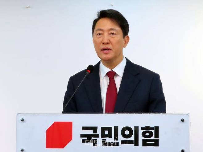 오세훈 서울특별시장이 12일 오전 서울 여의도 국민의힘 중앙당사에서 긴급 기자회견을 자청해 대선 전격 불출마 선언을 하고 있다. ⓒ데일리안 정도원 기자